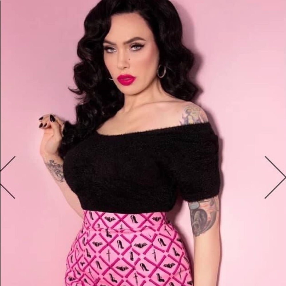 M/L Vixen Fuzzy Mantrap Micheline Pitt